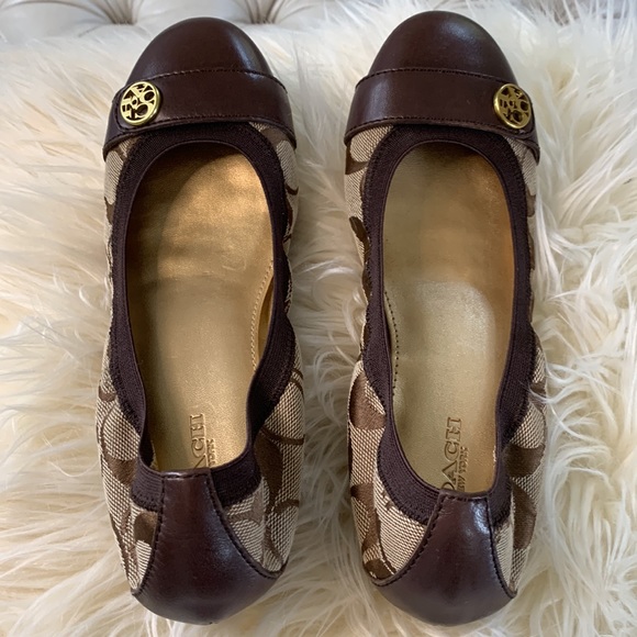 🔥COACH Chelsey Mat Calf Flats Size 6 Color is Chestnut & Khaki🔥 - Picture 5 of 10